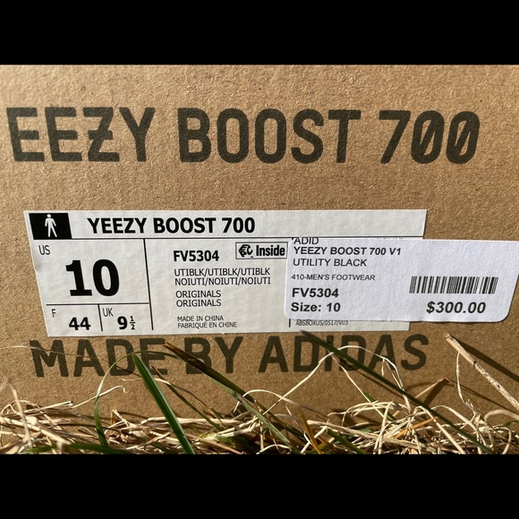 Yeezy 700 utility black